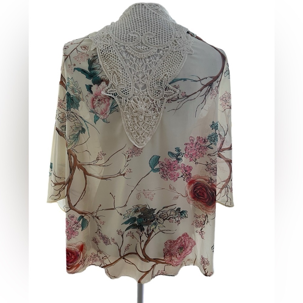 🔥🔥Passport Cream And Floral Shrug With Crochet Back Size M - Picture 3 of 4